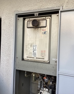 リンナイ　ガス給湯器　RUJ-A1610T-A-13A 施工前