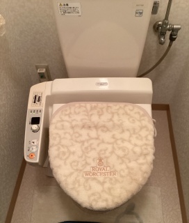 TOTO　温水洗浄便座　TCF6624-SC1-KJ 施工前