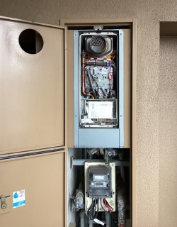 リンナイ　ガス給湯器　BSET-R0-010-T-13A 施工前