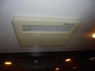 三菱電機　浴室換気乾燥暖房器　V-141BZ5–P-141SW5 施工前